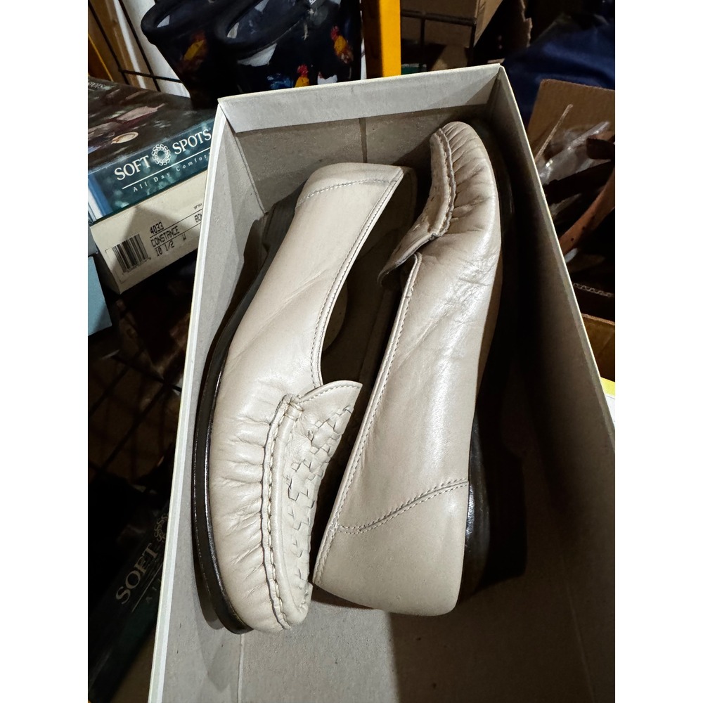 Soft Spots Constance Womens Bone Leather Loafers Flats Size 9 M 4033 Slip On